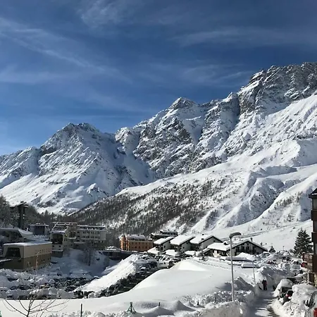 Apartamento Giomein - Flat In Cervinia 50m From Slopes And City Centre
